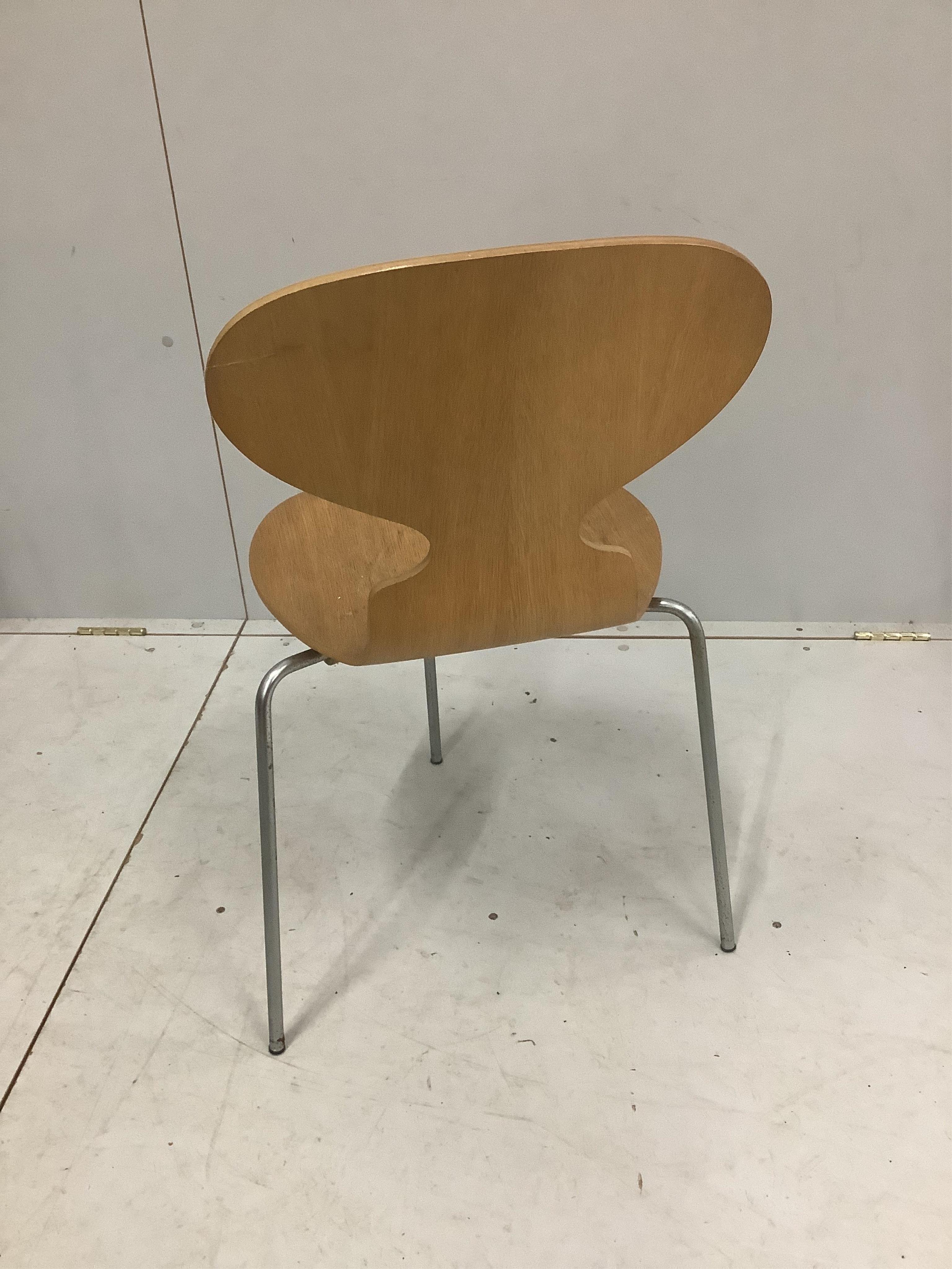 Original Ant design by Arne Jacobsen for Fritz Hansen in 1952. A set of four chairs, width 41cm, depth 40cm, height 80cm. Condition - poor to fair